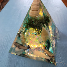 Load image into Gallery viewer, Whale pyramid